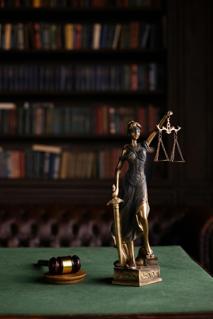 statuette de justice